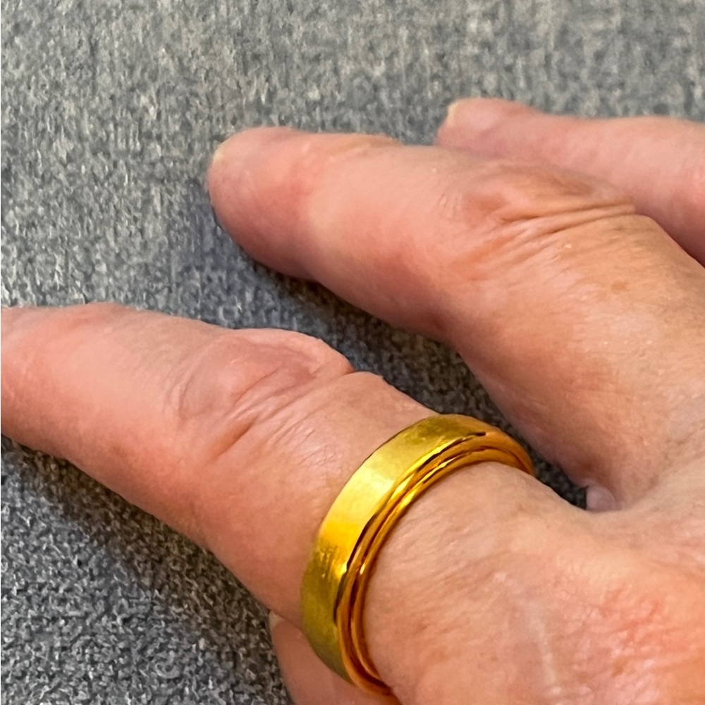 DEAN DAVIDSON designer 22k Brushed Gold Signet Ring w/Beveled Edges. BRAND NEW!